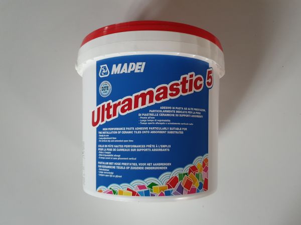 Voorstrijk, egalisatie en tegellijm