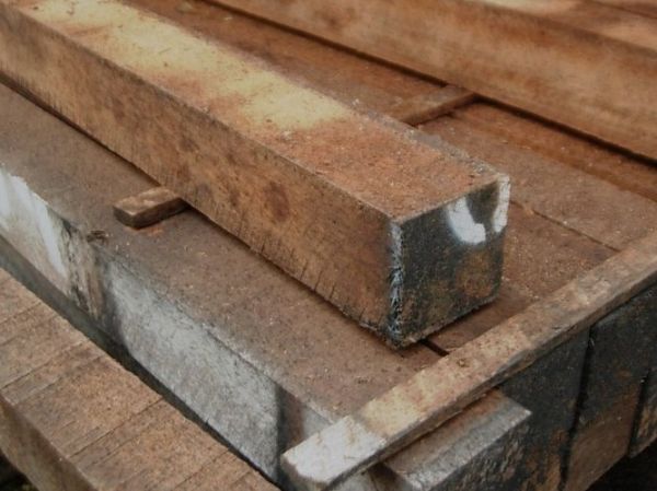 Hardhouten paal 60x60 mm ruw